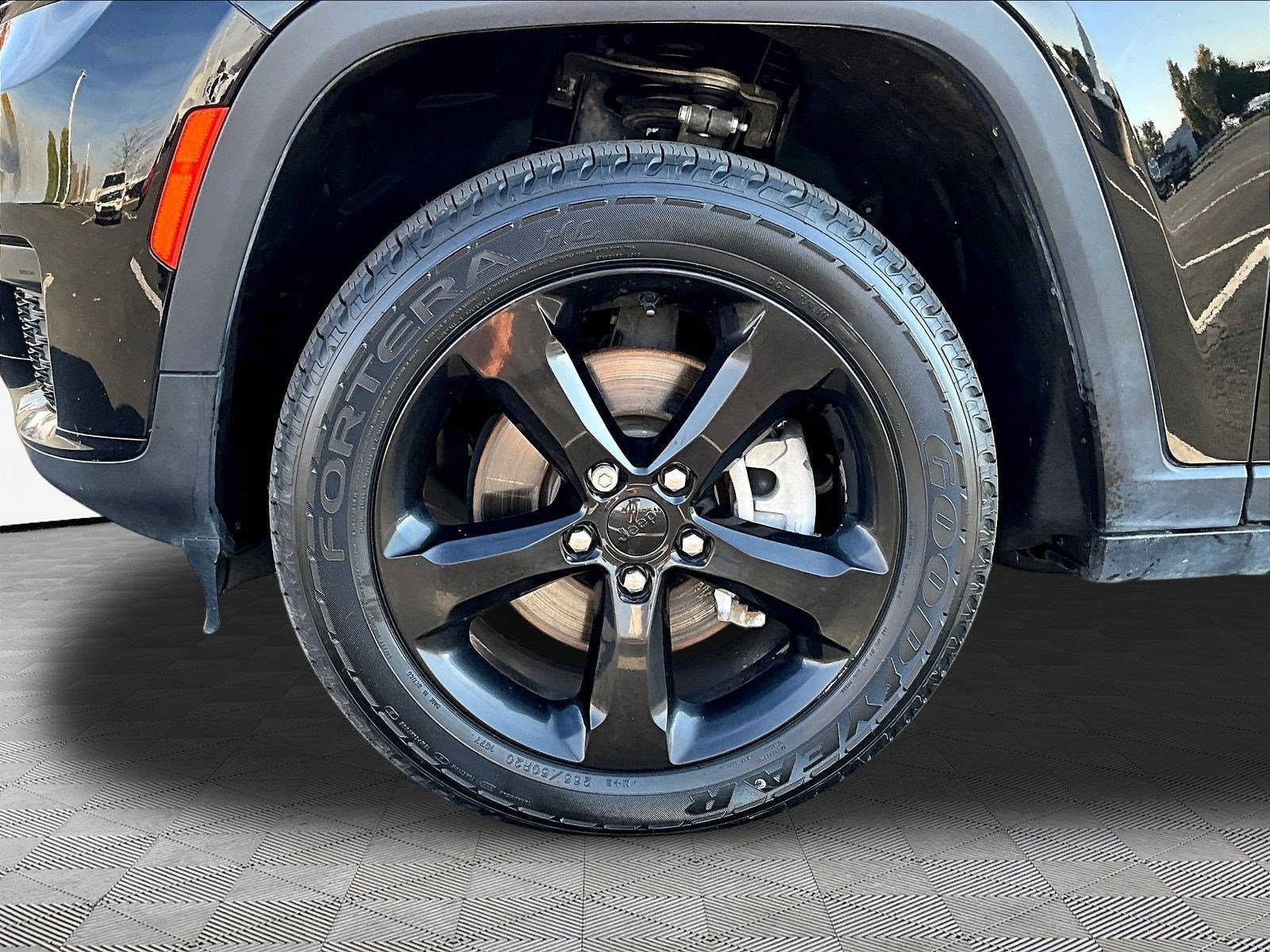 Used 2022 Jeep Grand Cherokee L Laredo AWD/4WD image 34