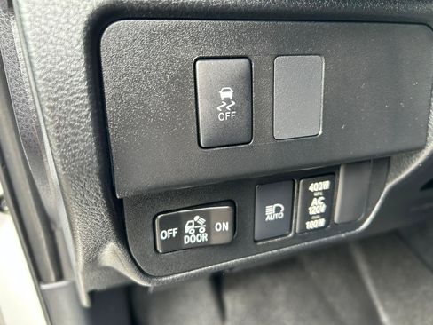 Used 2020 Toyota Tacoma TRD Off-Road AWD/4WD image 10