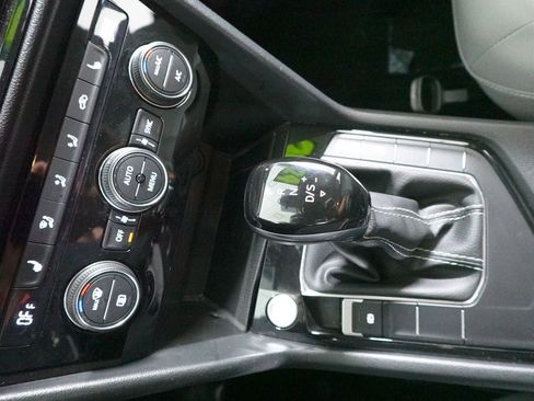 Used 2024 Volkswagen Taos SE image 19