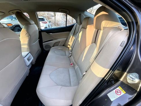 Used 2018 Toyota Camry LE image 19