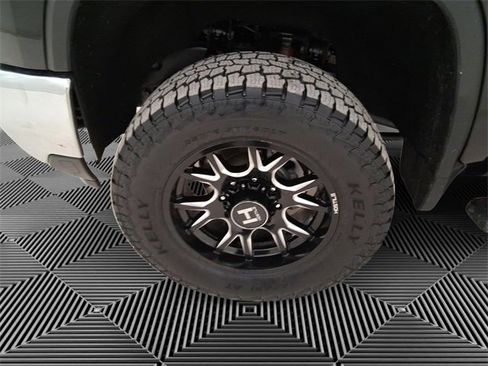 Used 2024 Chevrolet Silverado 2500 LTZ w/ LTZ Premium Package image 9