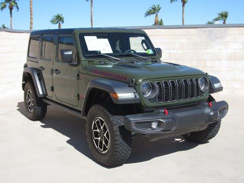 Used 2024 Jeep Wrangler Unlimited Rubicon w/ Technology Group image 2
