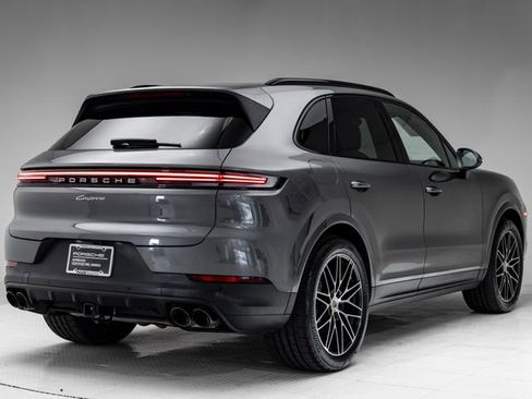 Certified 2024 Porsche Cayenne AWD/4WD image 34
