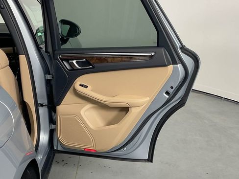 Certified 2025 Porsche Macan AWD/4WD image 25