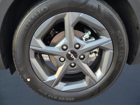 New 2025 Kia K4 LXS image 16