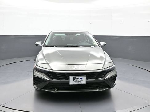 Certified 2025 Hyundai Elantra SE FWD image 2