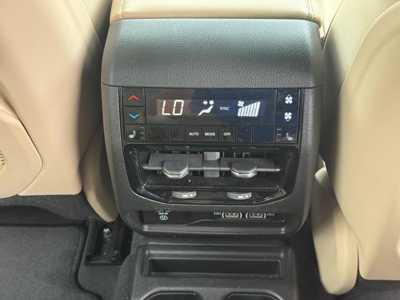 Used 2023 Jeep Grand Cherokee L Limited AWD/4WD image 13