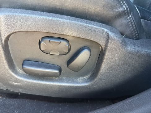 Used 2009 Lincoln MKS AWD image 17