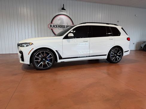 Used 2022 BMW X7 xDrive40i w/ M Sport Package AWD/4WD image 4