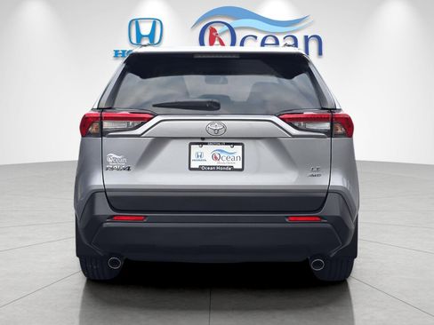 Used 2020 Toyota RAV4 LE image 4