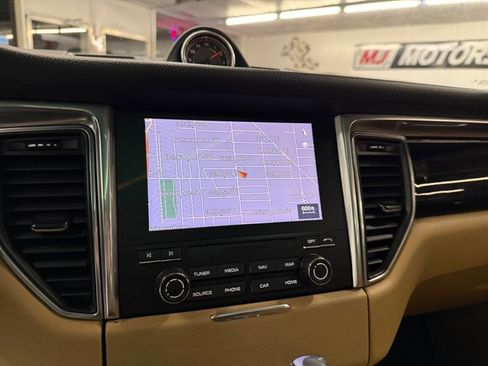 Used 2018 Porsche Macan image 26