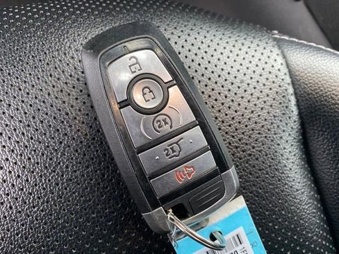 Used 2022 Ford Escape Titanium image 24