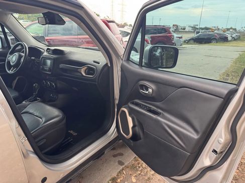 Used 2016 Jeep Renegade Limited FWD image 24