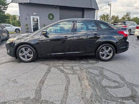 Used 2014 Ford Focus SE w/ SE Sport Package FWD image 3
