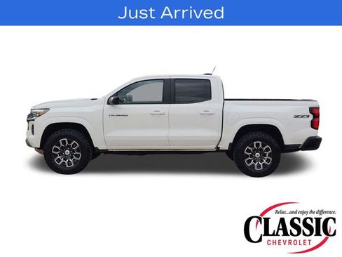 Used 2024 Chevrolet Colorado Z71 w/ Z71 Convenience Package 2 AWD/4WD image 16