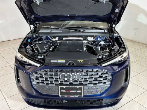 Used 2025 Audi Q5 2.0T Premium w/ Convenience Package image 17