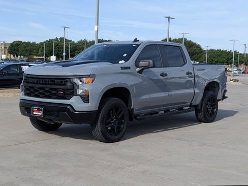 Used 2025 Chevrolet Silverado 1500 Custom Trail Boss w/ Turbomax Blackout Package AWD/4WD image 10