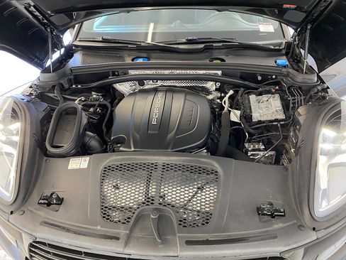 Used 2020 Porsche Macan image 32