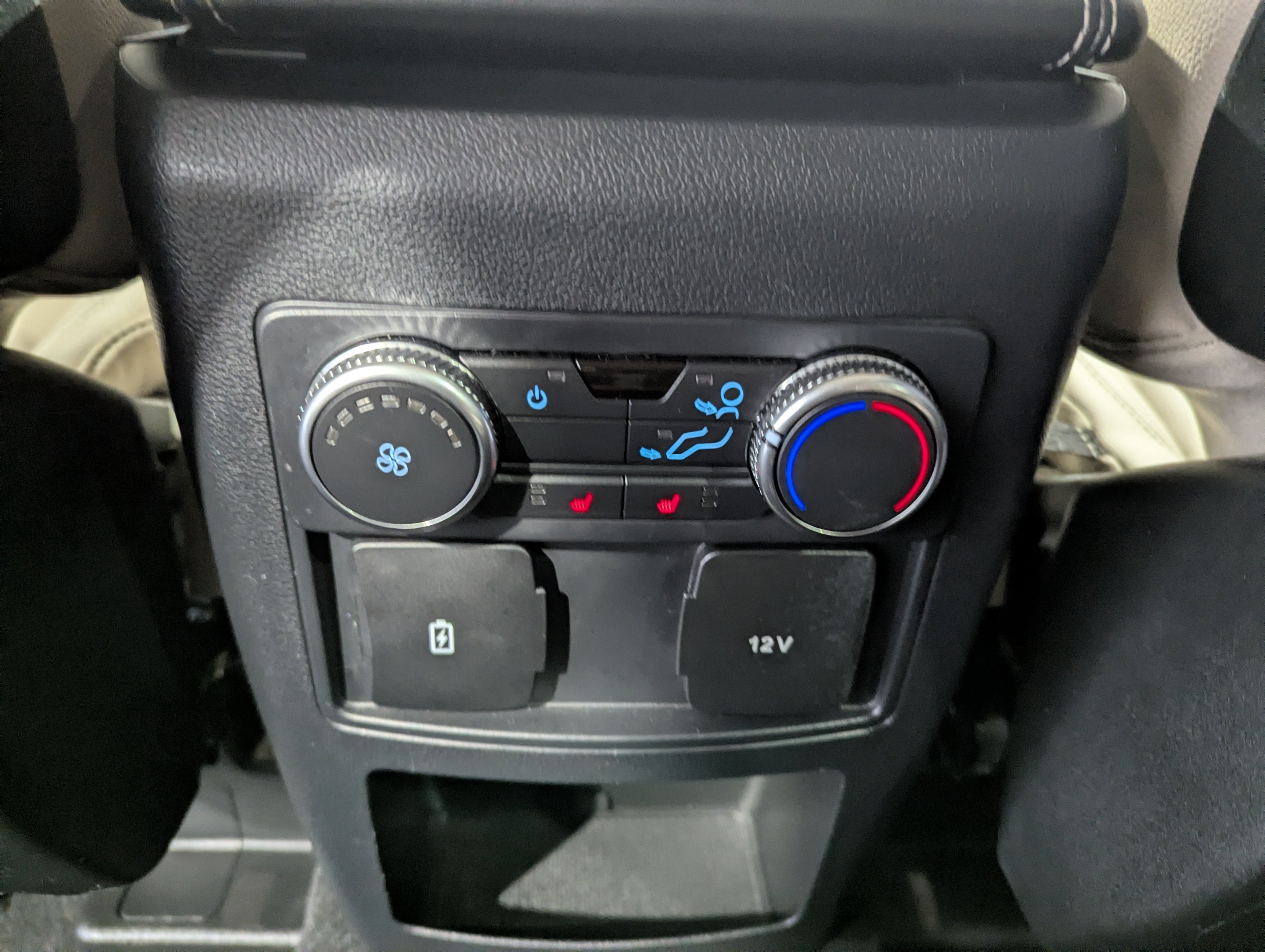 Used 2020 Ford Explorer XLT w/ Equipment Group 202A AWD/4WD image 14