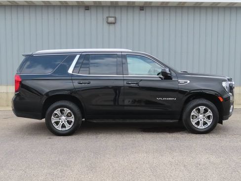 Used 2024 GMC Yukon SLE AWD/4WD image 3