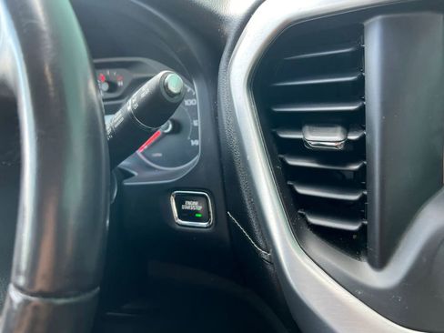 Used 2017 GMC Acadia SLE image 19