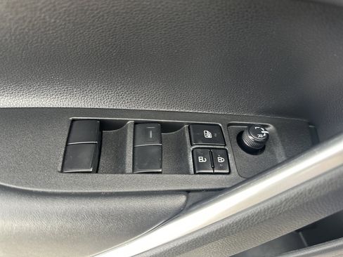 Certified 2022 Toyota Corolla Cross LE image 23