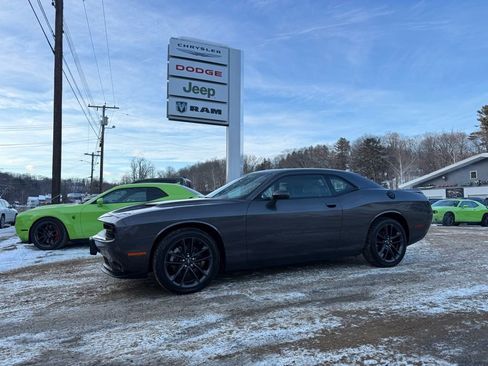 Used 2022 Dodge Challenger SXT w/ Plus Package image 11