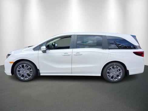 New 2026 Honda Odyssey Touring image 4