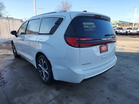 New 2026 Chrysler Pacifica Pinnacle image 25