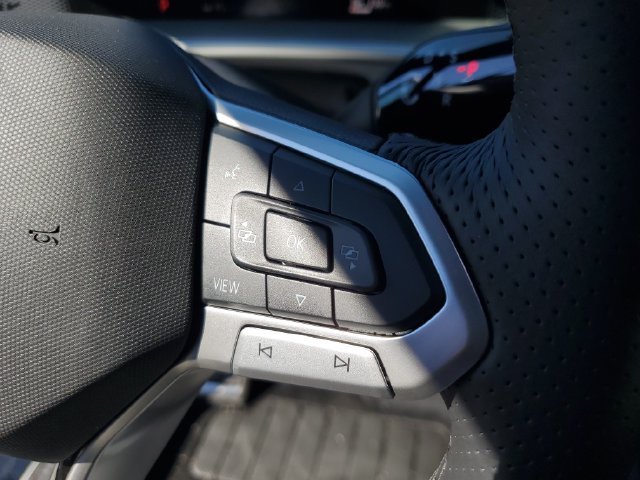 New 2026 Volkswagen Tiguan SE R-Line FWD image 27