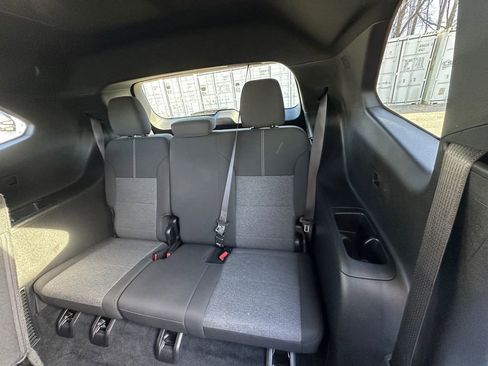 Used 2025 GMC Acadia Elevation image 23