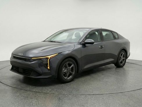 Used 2025 Kia K4 LXS image 3