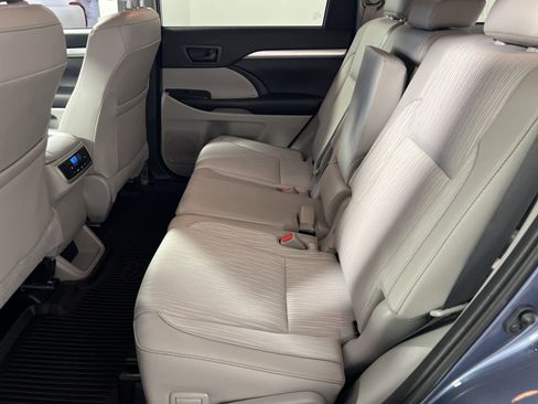 Used 2019 Toyota Highlander Plus AWD/4WD image 26
