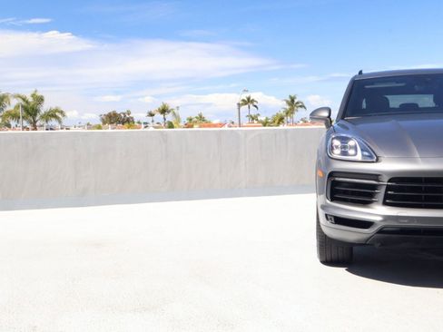 Certified 2023 Porsche Cayenne Platinum Edition AWD/4WD image 12