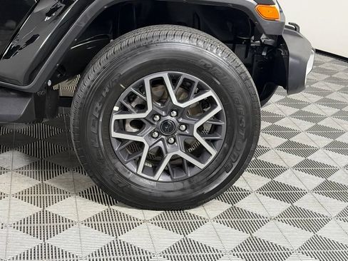 Used 2026 Jeep Wrangler Unlimited Sahara AWD/4WD image 12