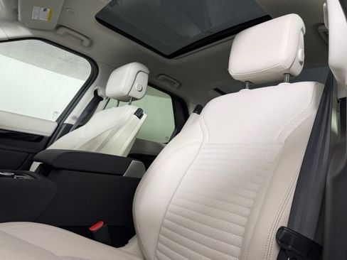 Used 2025 Land Rover Discovery S AWD/4WD image 5
