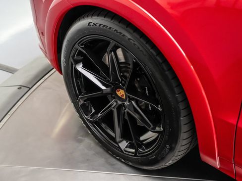 Used 2025 Porsche Cayenne GTS AWD/4WD image 11