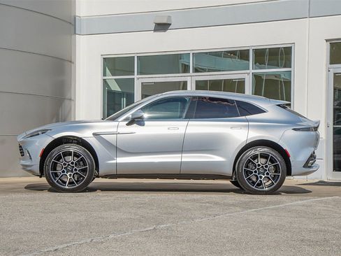 Used 2022 Aston Martin DBX Base image 13