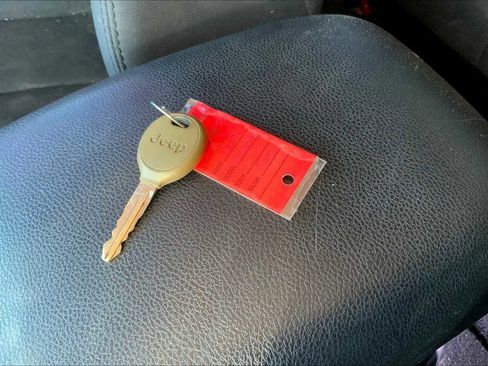 Used 2018 Jeep Wrangler Sport AWD/4WD image 14