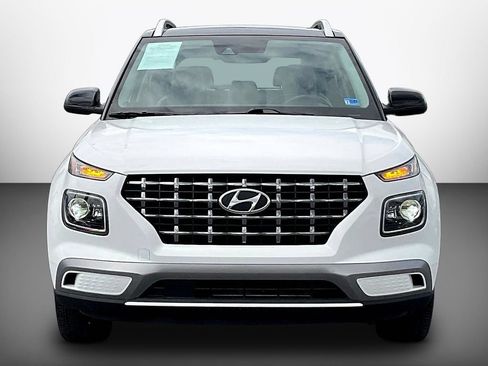 Certified 2022 Hyundai Venue Limited FWD image 2