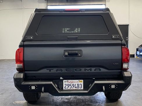 Used 2020 Toyota Tacoma SR5 image 3