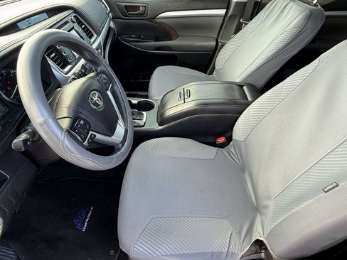 Used 2015 Toyota Highlander LE FWD image 5