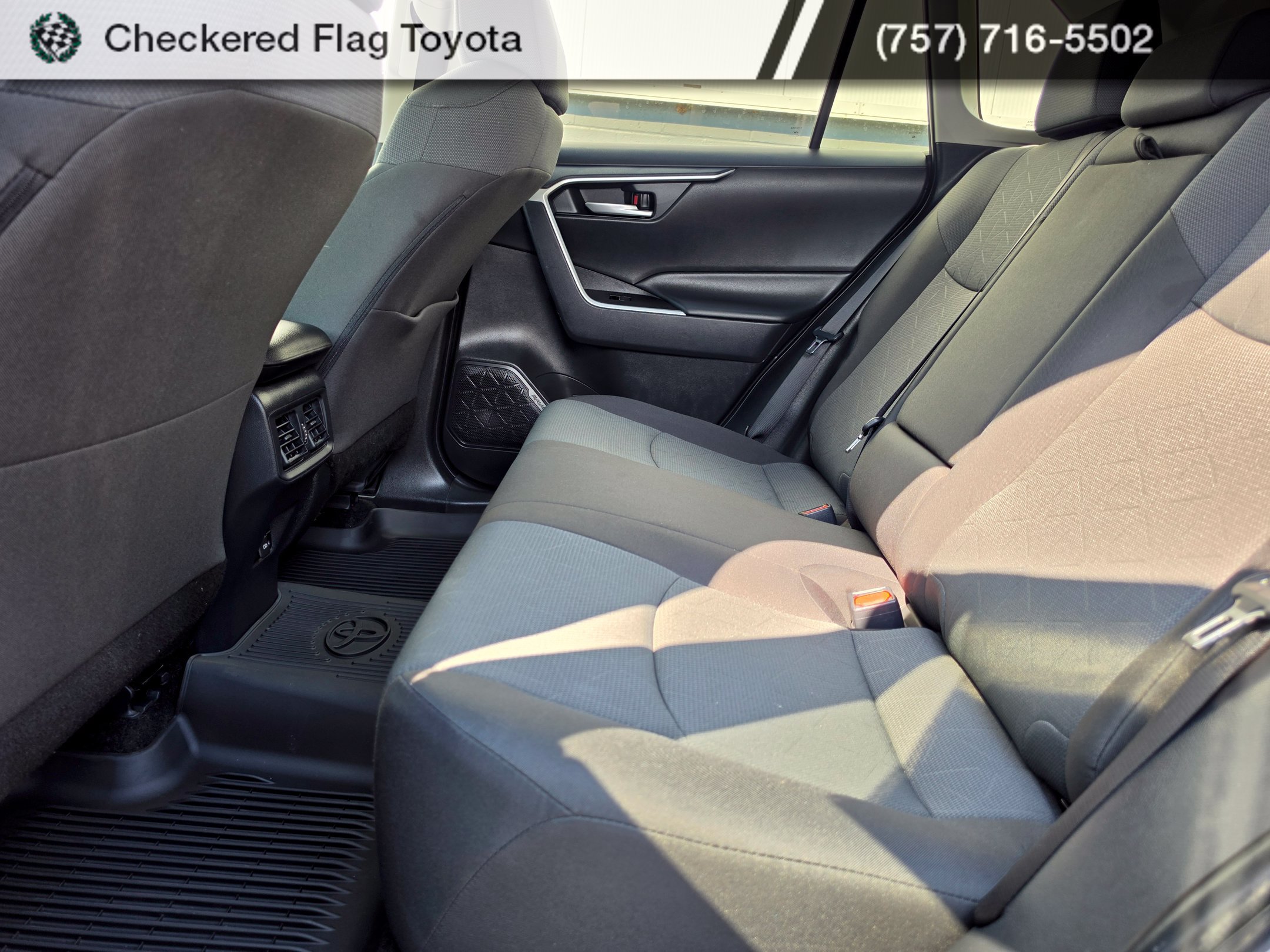 Used 2025 Toyota RAV4 XLE FWD image 27