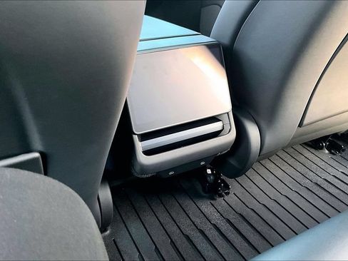 Used 2025 Tesla Model 3 Long Range RWD image 10