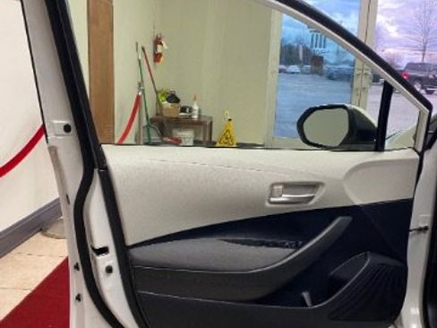 Used 2021 Toyota Corolla LE image 15