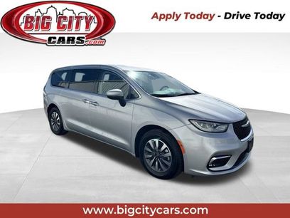 Used 2023 Chrysler Pacifica Touring-L