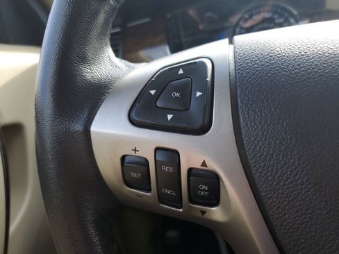 Used 2018 Ford Taurus Limited image 18