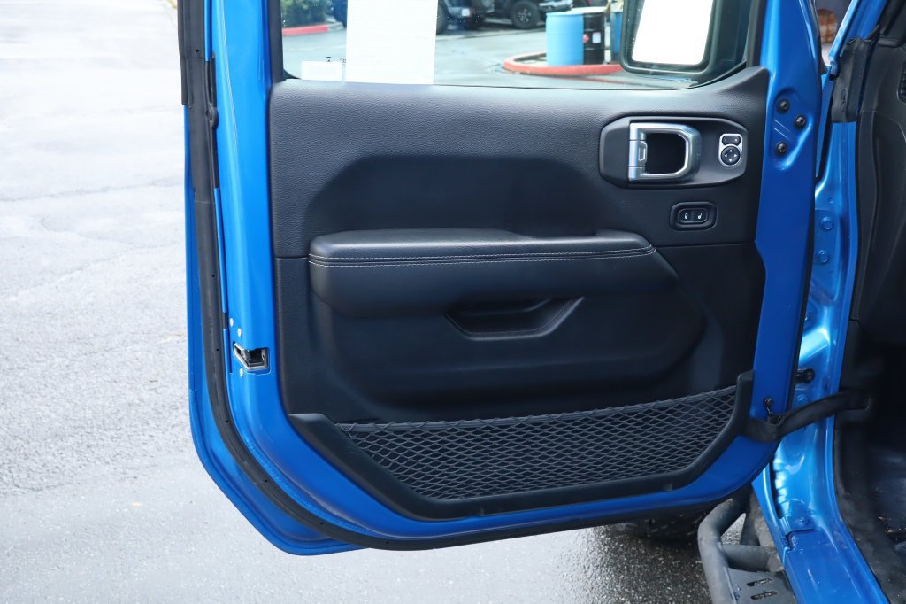 Used 2021 Jeep Wrangler Unlimited Rubicon AWD/4WD image 17