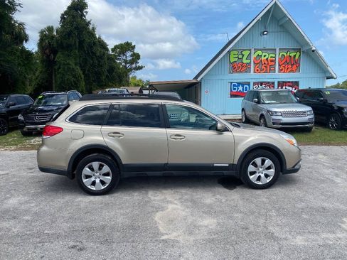 Used 2010 Subaru Outback 2.5i Premium AWD/4WD image 6