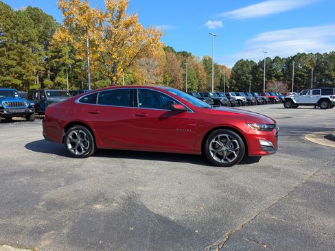 Used 2024 Chevrolet Malibu LT image 4
